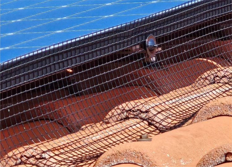 Solar Mesh zaščitna mreža za solarne panele proti pticam