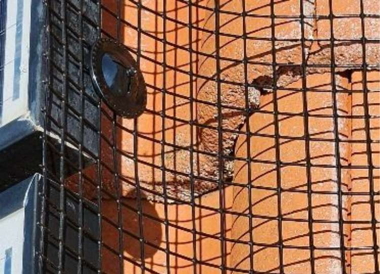 Zaščitna mreža za solarne panele – tehnični detajl Solar Mesh